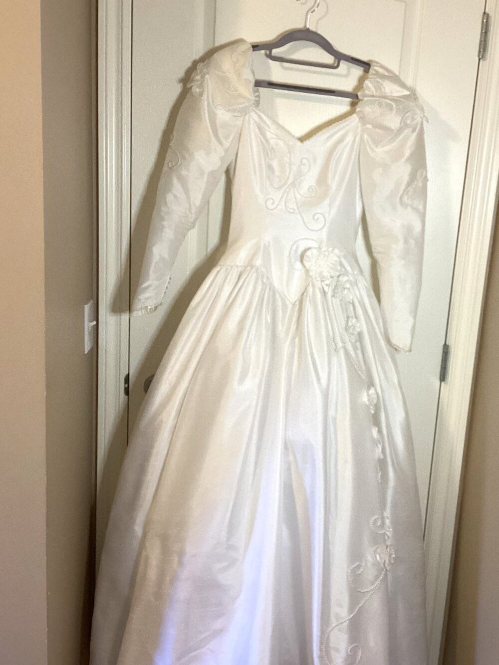 White Vintage Style Wedding Dress Gown Long Sleeves Size S Sweetheart Neckline